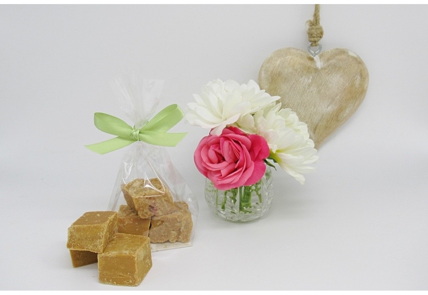 50 Fudge Wedding Favours/Party Bags